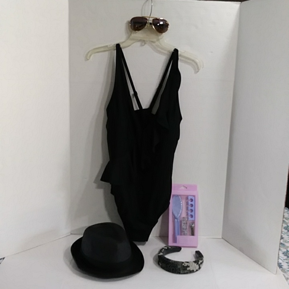 5 Piece Summer Bundle. Swimsuit,Hat,Glasses,Headband & Pedicure Set - Picture 1 of 16